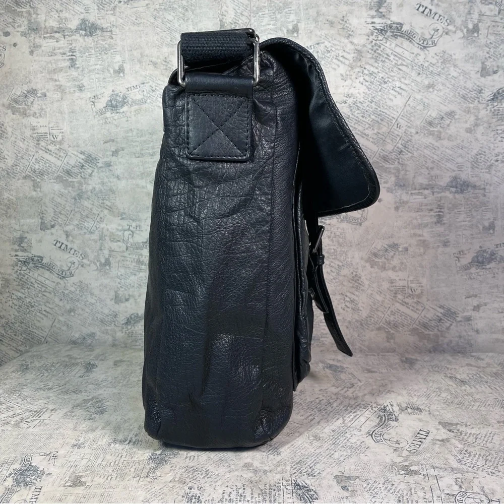 Wilsons Leather lightweight messenger bag
